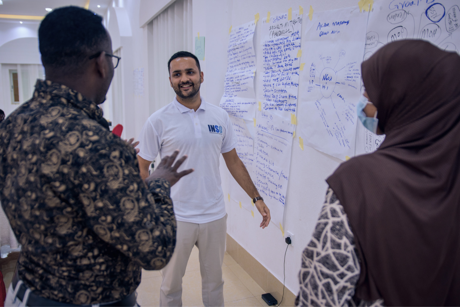 INSO staff discuss with participants during a training in Hargeisa. Credit: H. Abdiraman/INSO